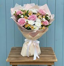 Букет цветов из:  Гвоздики, Орхидеи и Розы #REPLACE_PRED# Заплавской