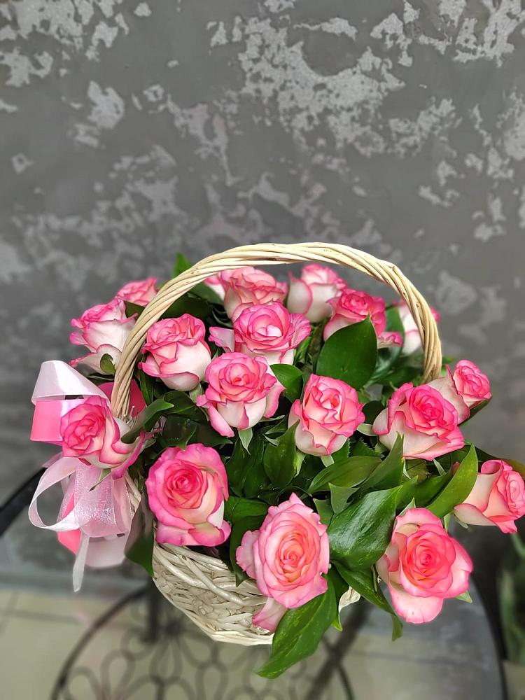 Цветочная композиция из Розы в корзине в Заплавской