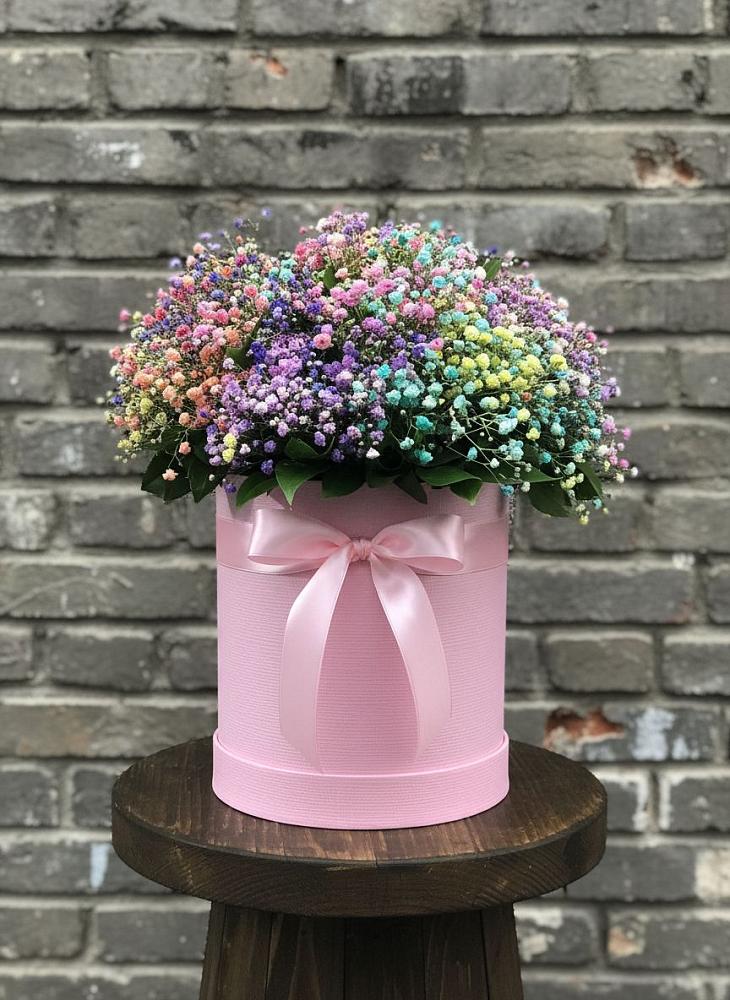 Цветочная композиция из Гипсофила и Розы в шляпной коробке в Заплавской