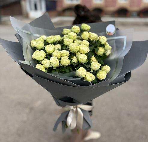 Букет Белые кустовые розы Солинеро в Заплавской