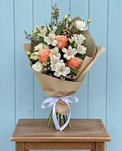 Букет цветов из:  Альстромерии, Лизиантусы, Розы и Хризантемы в Заплавской