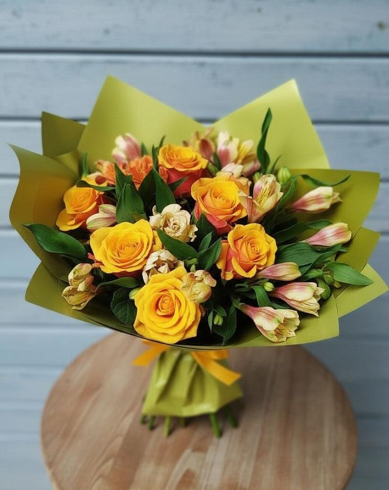 Букет цветов из: Альстромерии и Розы в Заплавской