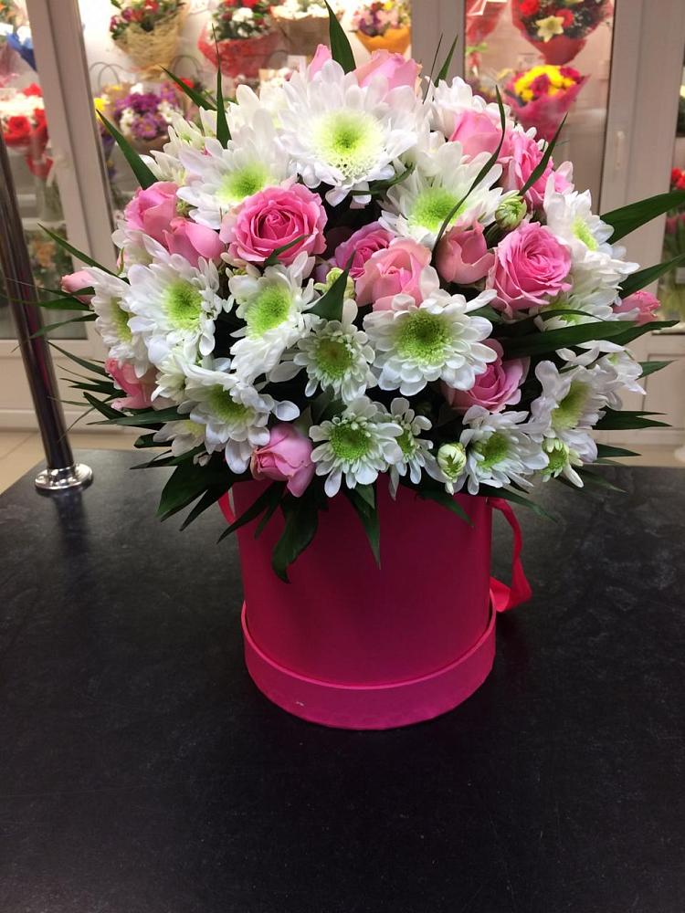 Цветочная композиция из Розы и Хризантемы в шляпной коробке в Заплавской