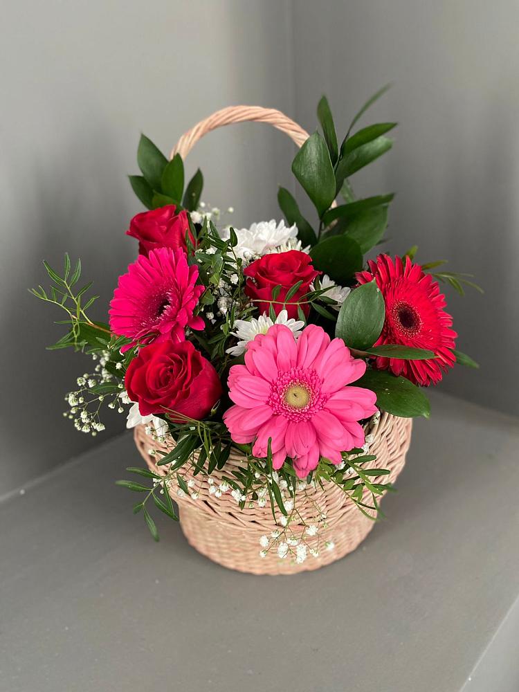 Цветочная композиция из Розы, Хризантемы и Герберы в корзине в Заплавской