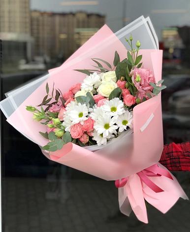 Букет цветов из: Розы, Лизиантусы и Хризантемы в Заплавской