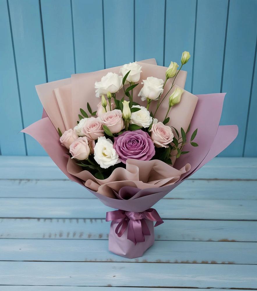 Букет цветов из: Розы и Лизиантусы в Заплавской